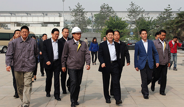 西安市委常委、常務副市長岳華峰蒞臨西瑪電機調(diào)研指導。